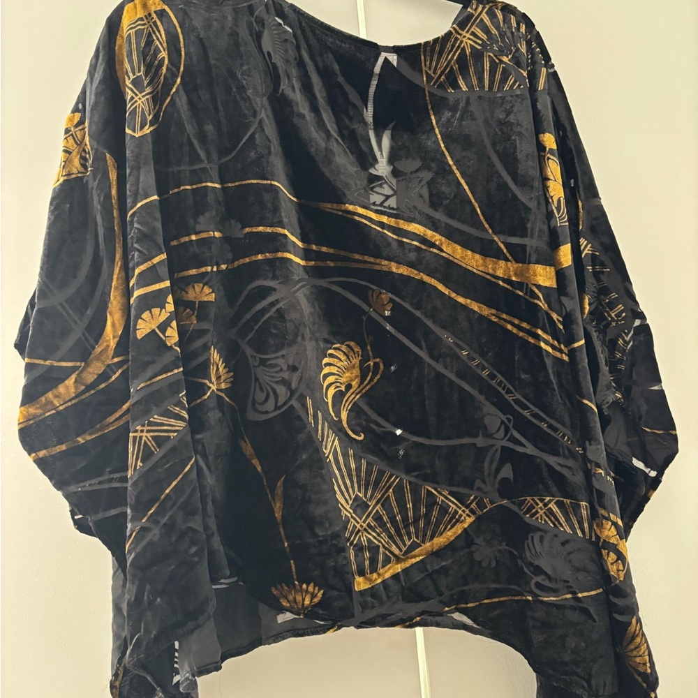NWT Chico's Black and Gold Patterned Velvet Scroll Poncho-size S/M